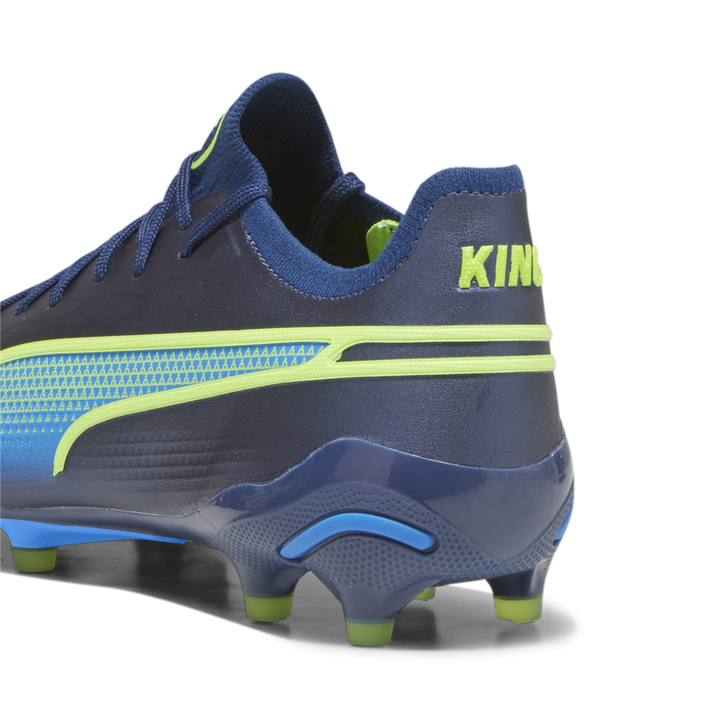 PUMA King Ultimate FG/AG Football Boot